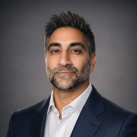 Ro Malik headshot
